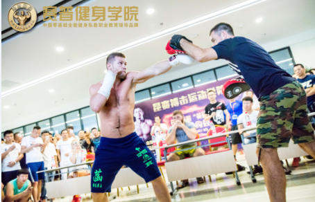 　“美丽死神”和昆赛搏击有个约会
