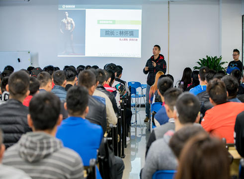 学私人健身教练并考资格证有什么要求
