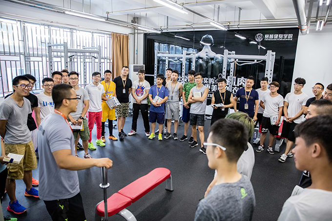 2018年想成为健身教练要培训多久