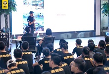 带你练这4个动作，塑造迷人宽肩!