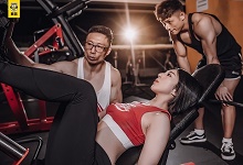如此拉伸让你的大腿又细又直!