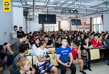 山西健身教练一个月收入?