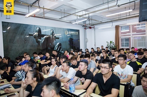 私人健身教练的工作压力大吗
