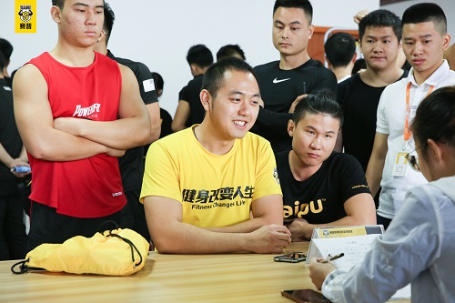 学健身教练要多少钱