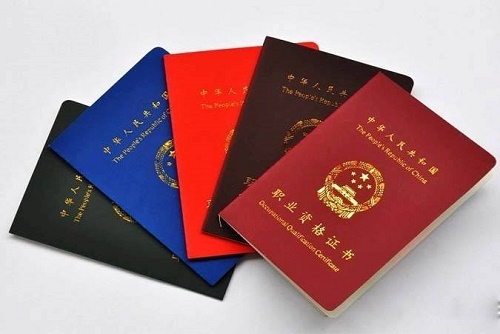初级健身教练证难考吗